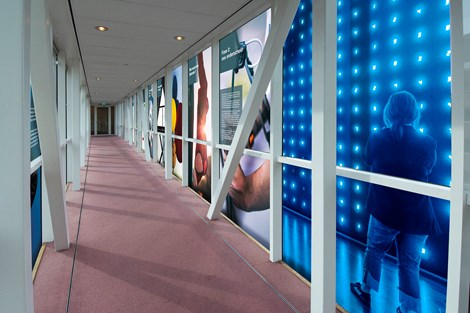 ICS - Diemen - ontwerp + bestickering loopbrug binnenzijde